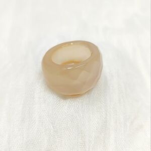 Size 9 Elegant Cream - Gray Chunky Carved Ring